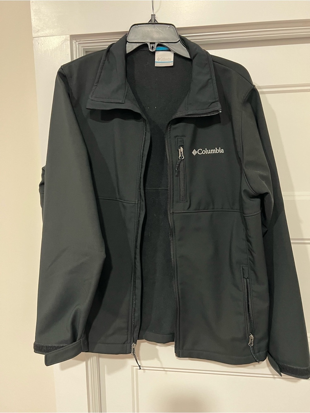 Columbia Men's Black Performance Softshell Jacket